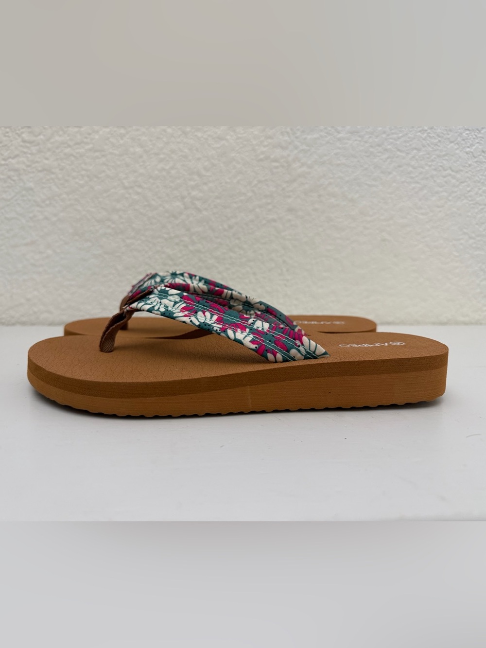 AMPEO Women’s Arch Support Floral Fabric Strap Flip Flop Sandal Size